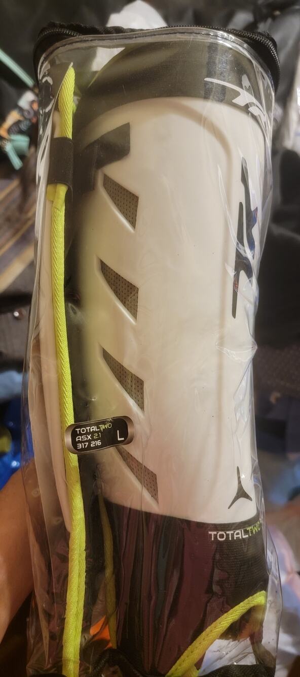 NEW TK Total Two ASX 2.1 Field Hockey Shin Guards - Size Large (White/Black)